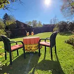 Grosse Mit Garten Und Bergblick *