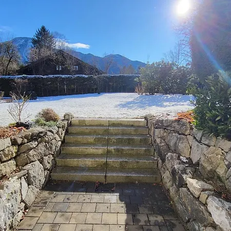 Grosse Mit Garten Und Bergblick Apartment Rotta