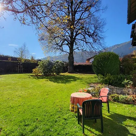 Grosse Mit Garten Und Bergblick Apartment *