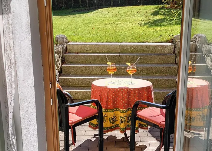 Grosse Mit Garten Und Bergblick Rotta